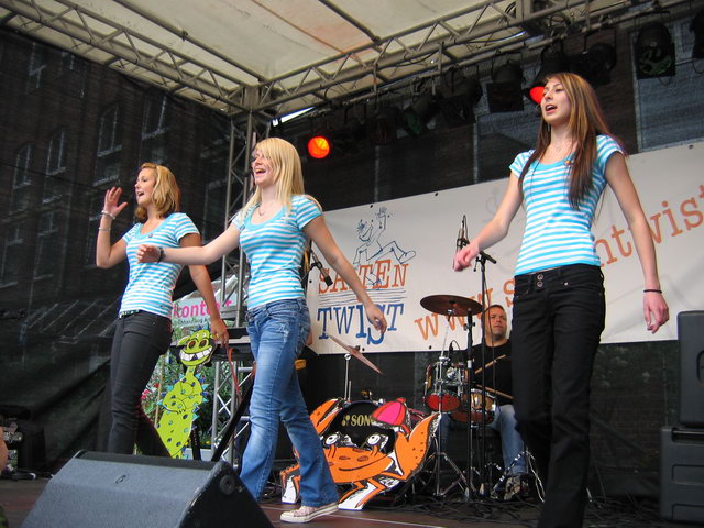 gal/2007/2007 Ruettenscheider Kinderfest/2007 Saitentwist Ruettenscheider Kinderfest 1.9. 424.jpg